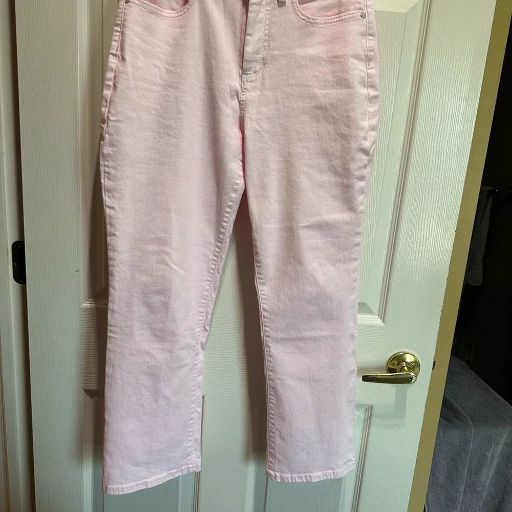 Lilly Pulitzer NWT Annet Crop Flare Jeans in Misty Pink Size 8. - Picture 2 of 6